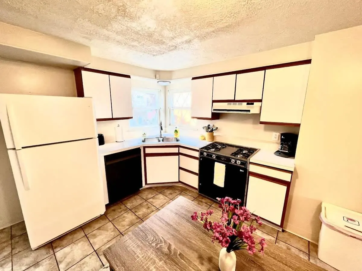 Bright & Cozy 2 Bed Home Private Parking Pittsburgh 0*,