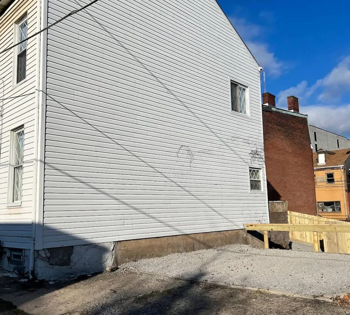 Bright & Cozy 2 Bed Home Private Parking Pittsburgh Holiday home