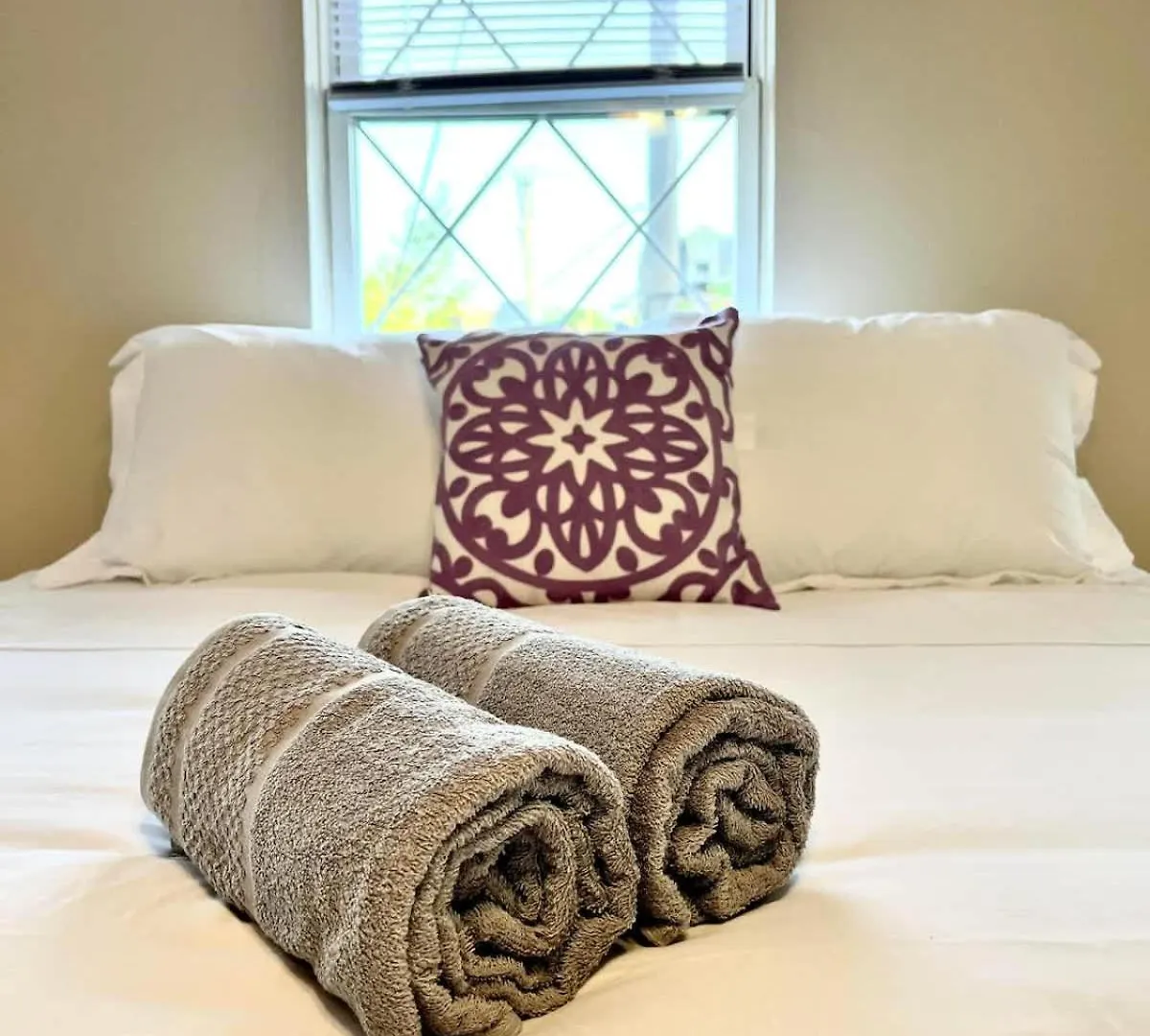 Holiday home Bright & Cozy 2 Bed Home Private Parking Pittsburgh