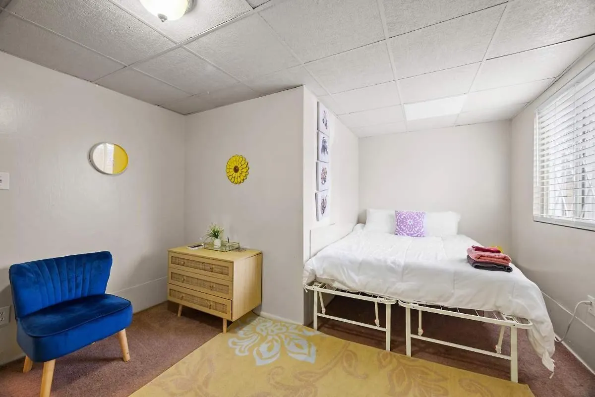 Bright & Cozy 2 Bed Home Private Parking Pittsburgh USA