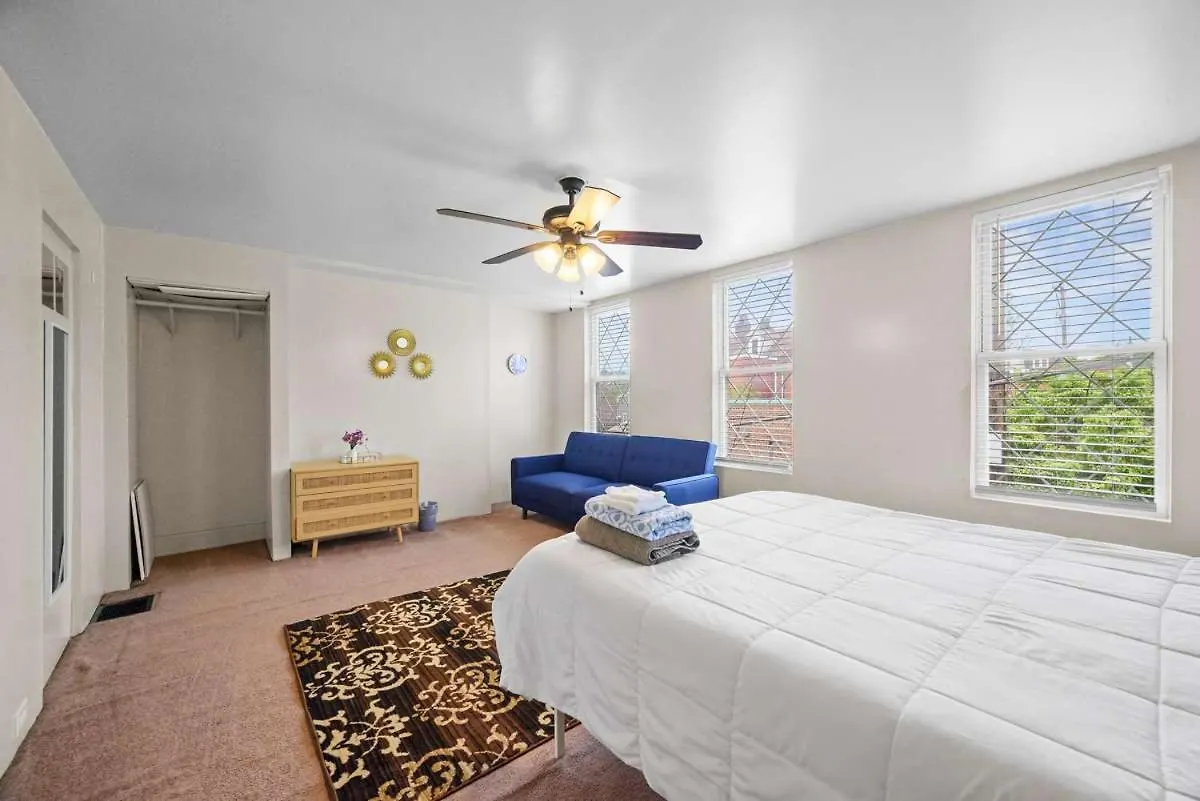 Bright & Cozy 2 Bed Home Private Parking Pittsburgh