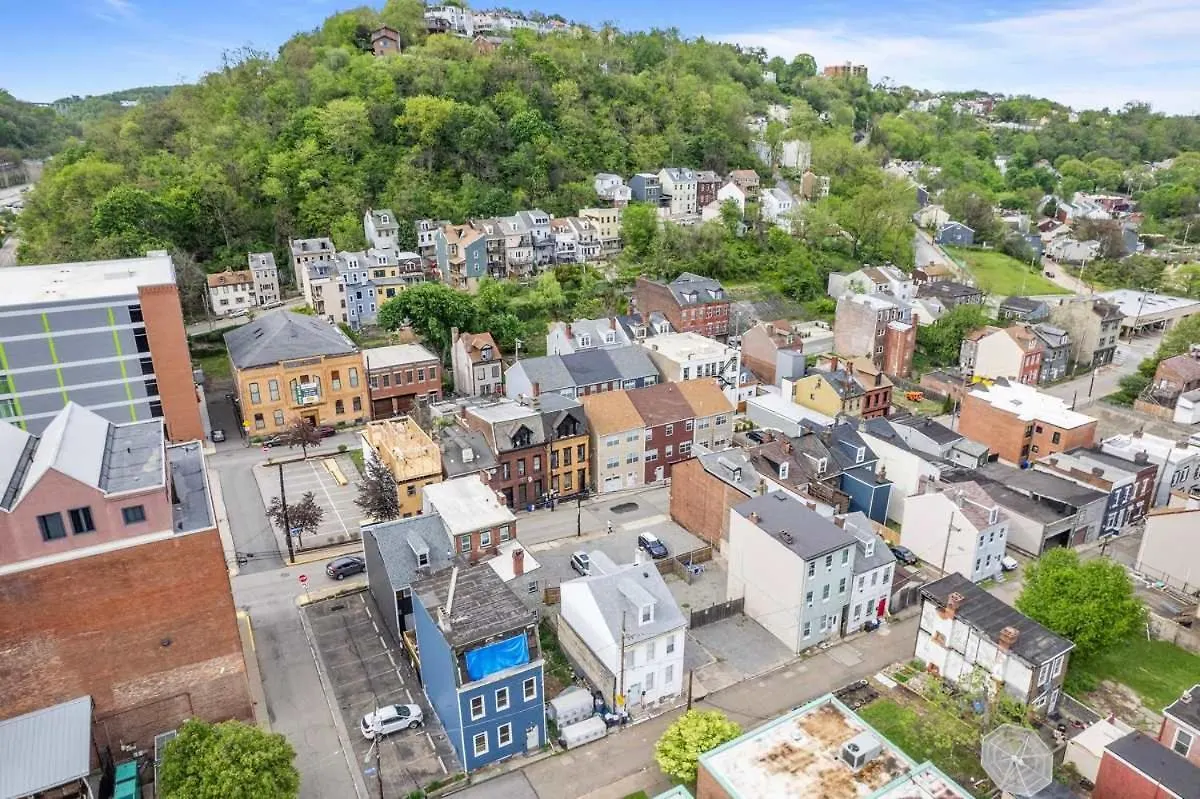 Bright & Cozy 2 Bed Home Private Parking Pittsburgh USA