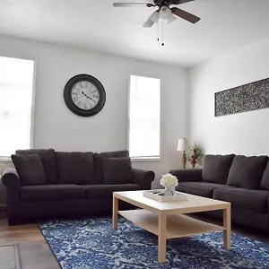 Stunning Big Near Downtown North Shore & Holiday home