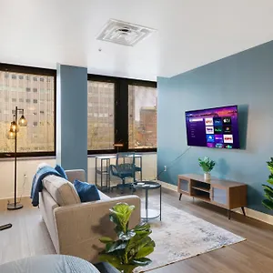 Vibrant Luxury Prime Location 24-7 Onsite Parking Gym Lounge Apartment
