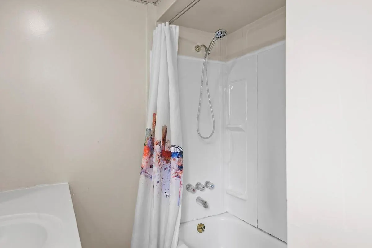 Bright & Cozy 2 Bed Home Private Parking Pittsburgh 0*,