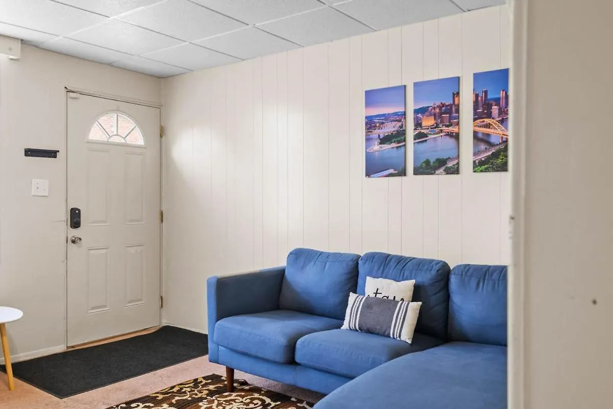 Holiday home Bright & Cozy 2 Bed Home Private Parking Pittsburgh