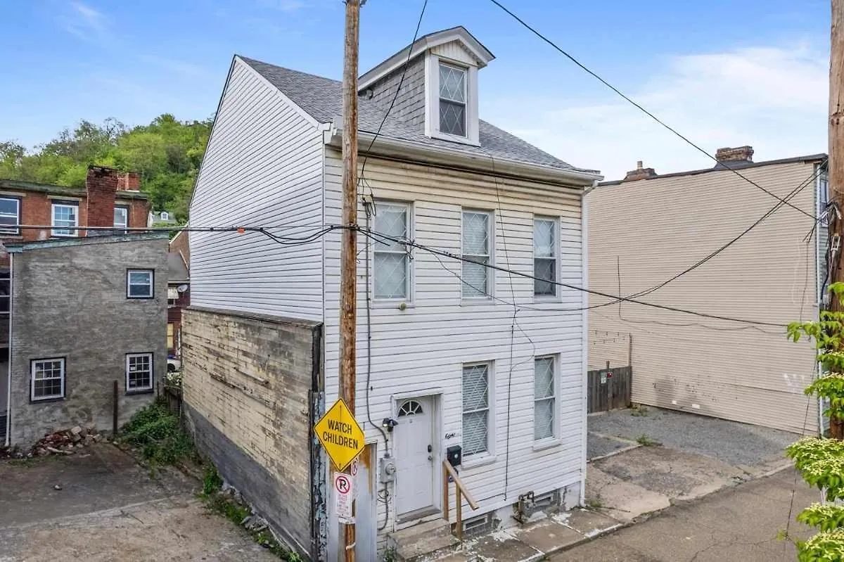 Holiday home Bright & Cozy 2 Bed Home Private Parking Pittsburgh