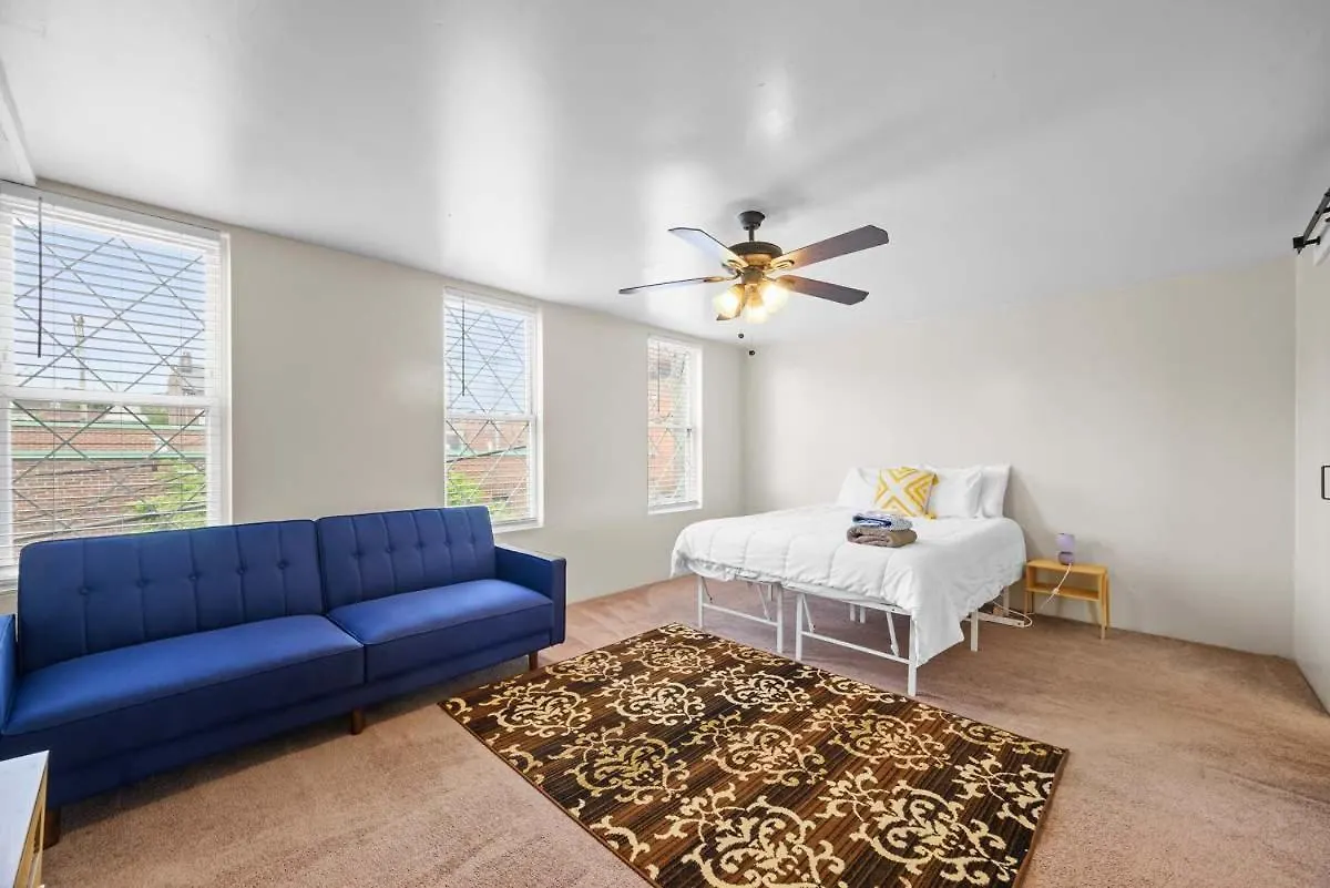 Bright & Cozy 2 Bed Home Private Parking Pittsburgh